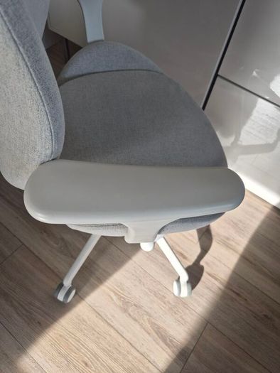 IKEA Office Chair with Armrests (Beige/White) - Good Condition