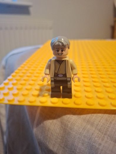 Lego star wars minifigures: Owen and Beru Lars