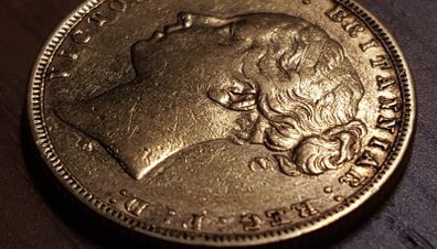 Full Sovereign 1872 Sydney Quenn Victoria
