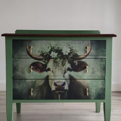 Vintage chest of drawers