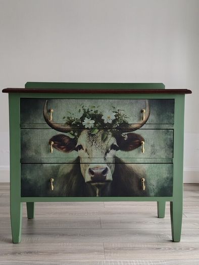 Vintage chest of drawers