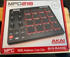 AKAI Professional MPD218 MIDI pad controller