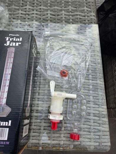 Complete Home Brewing Starter Kit + Bottles (Glass & Plastic)
