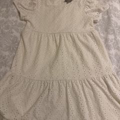 New with no tag cream dress girl size 24-36 months