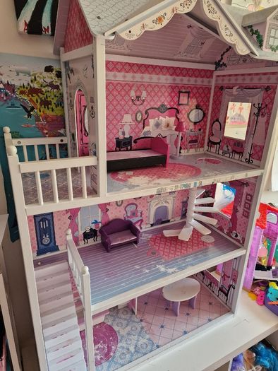 Sadies Wooden Dolls House