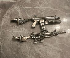 silver call of duty weapon pendants