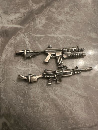 silver call of duty weapon pendants