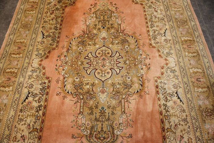 P.ersian Tabriz Signed Rug (TABSIg)