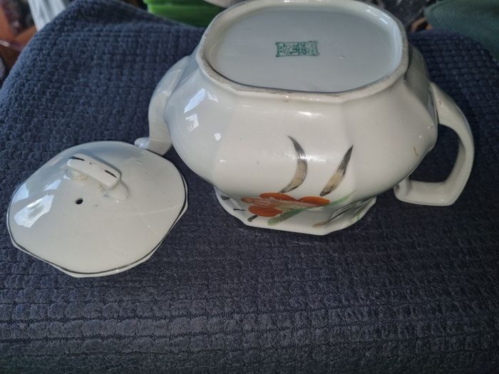 Grindley (W.H. Grindley & Co.) Art Deco teapot