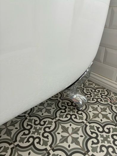 free standing bath with taps and and hose
