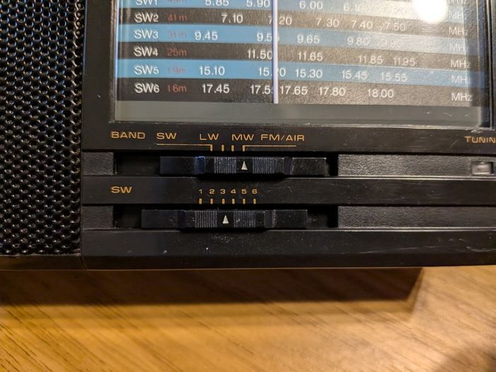 Vintage Multi-Band Pocket Radio