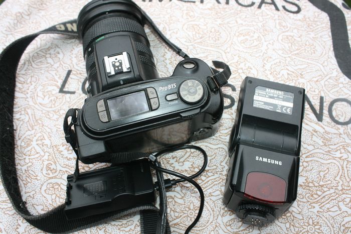 SAMSUNG PRO 815 Digital Bridge Camera, Like dslr with Accessories, Working condition