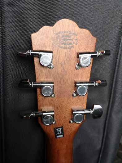 Washburn HF 11 SCE Solid Top