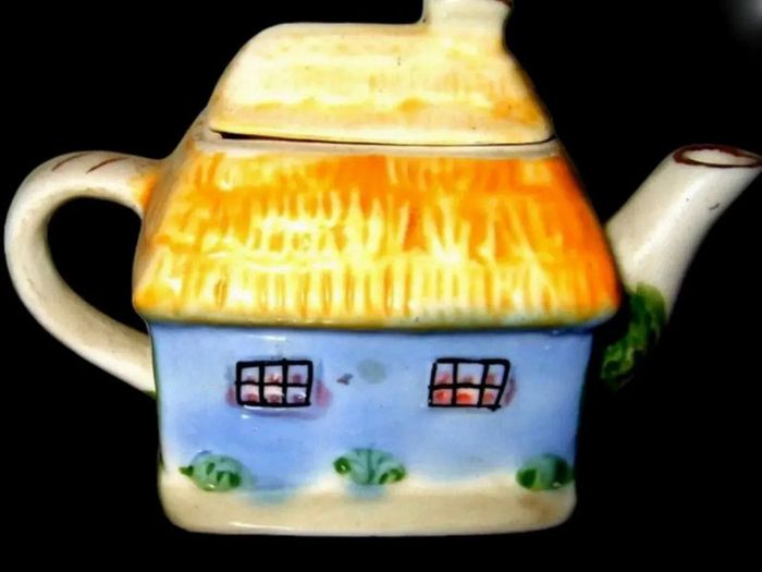 "The Cottages" Vintage Teapot Collection
