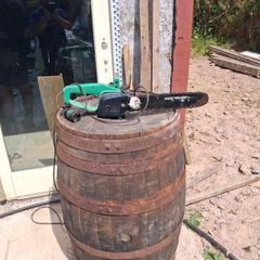 electric chainsaw