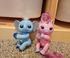 Finger toys