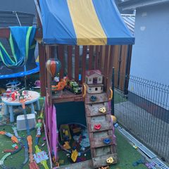 Free tree house, slide