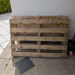 Free wooden pallets