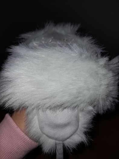 Baby girl hat and mittens set, brand new. 6-9 months