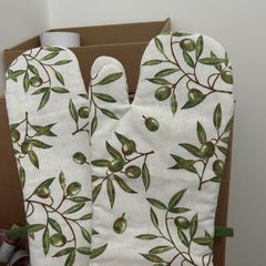 Oven Gloves - Brand New
