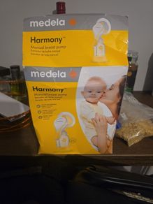Manual breast pump