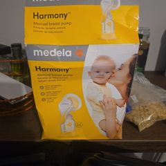 Manual breast pump