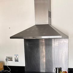 NEFF 90cm Chimney Cooker Hood Stainless Steel & Splashback