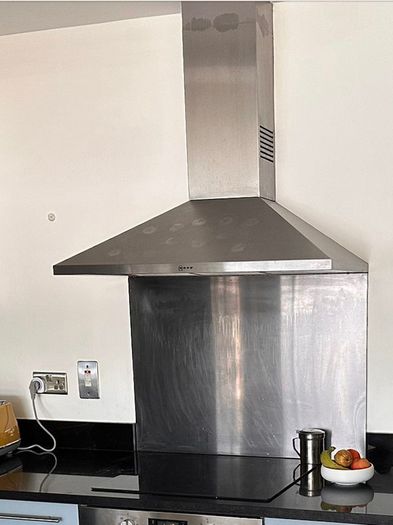 NEFF 90cm Chimney Cooker Hood Stainless Steel & Splashback
