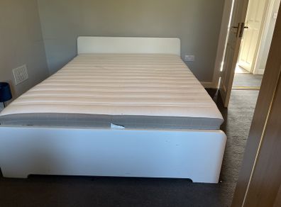 King sized bed