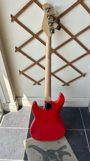 Bass guitar