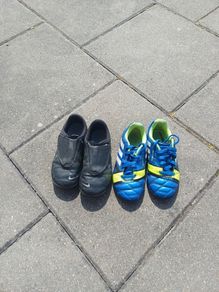 kids football boots