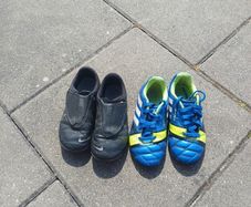 kids football boots