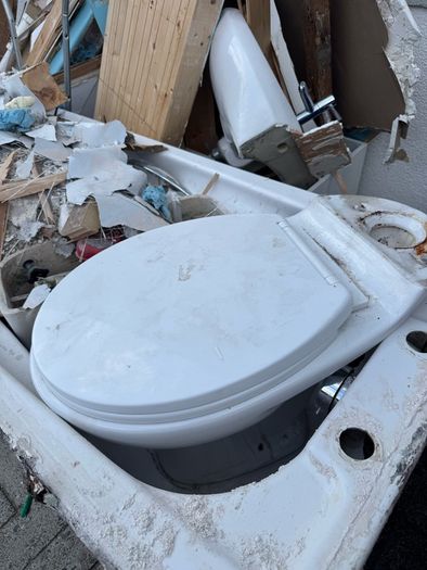 Free bath, sink and toilet