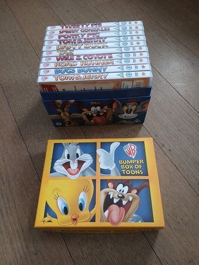 Bumper box of 10 Toons by WB Kids