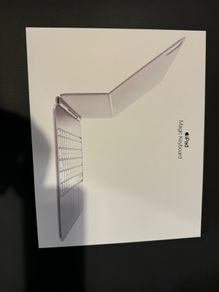 iPad Pro 13-inch (MAGIC KEYBOARD) British English WHITE Brand New Sealed 1 Year Warranty