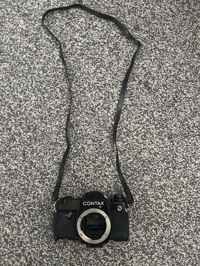Contax 137 MD Quartz Camera with Accessories (see description)