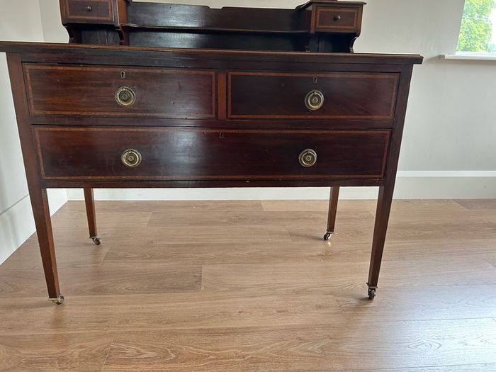 Antique chest of drawers