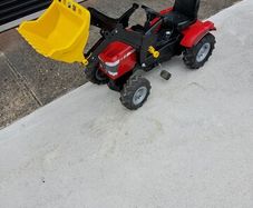 Massey 7226 Outdoor tractor and accessories