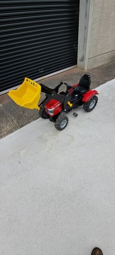 Massey 7226 Outdoor tractor and accessories