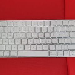 Apple Bluetooth Wireless Mini Keyboard V2 (A1644).