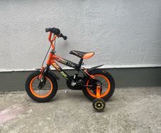 Strike it Child's bike with Stabilisers