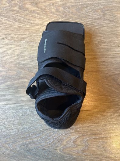Procare square toed post op shoe in size M