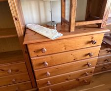 Chest of drawers