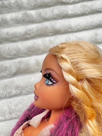 Mattel Barbie My Scene Goes Hollywood Doll Used Please see photos