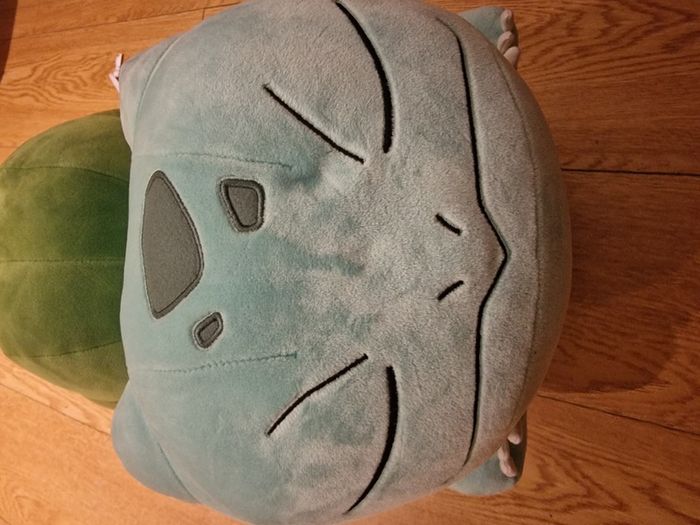 Pokemon Huge Sleeping Bulbasaur  18 Inch Plush