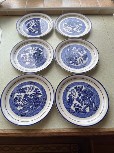 Vintage Arklow Pottery "Willow " 20 piece Teaset in Mint condition