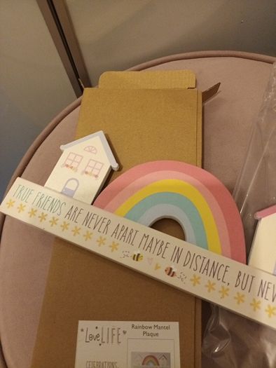 Rainbow mantle plaque