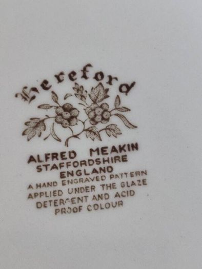 Vintage Alfred Meakin Hereford Plates 2 Dinner 22.7 Cm. Or Hanging Wall Plate,