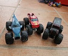 Hot Wheels x 3