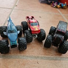 Hot Wheels x 3